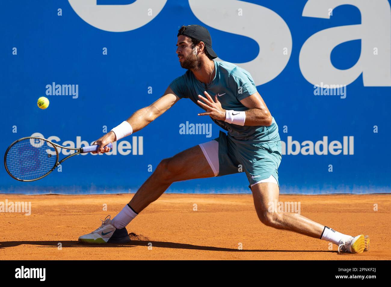 Barcelone, Espagne. 19th avril 2023. BARCELONE, ESPAGNE - AVRIL 19: .Karen Jachanov pendant l'Open de Barcelone Banc Sabadell 70 Trofeo Conde Godo jeu contre Nicolas Jarry au Real Club de Tenis Barcelone sur 19 avril 2023 à Barcelone, Espagne (Credit image: © Gerard Franco/DAX via ZUMA Press Wire) USAGE ÉDITORIAL SEULEMENT! Non destiné À un usage commercial ! Banque D'Images