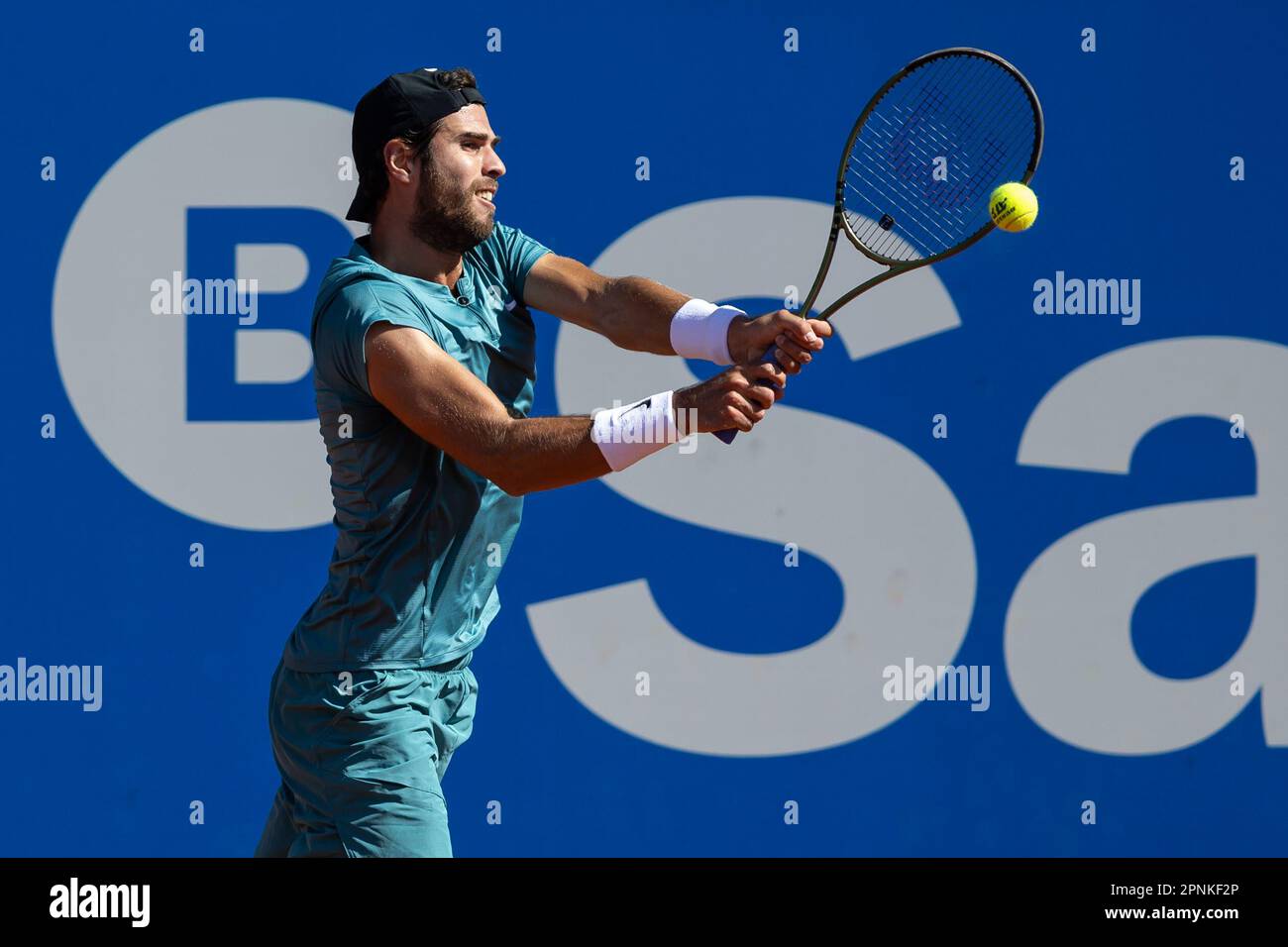 Barcelone, Espagne. 19th avril 2023. BARCELONE, ESPAGNE - AVRIL 19: .Karen Jachanov pendant l'Open de Barcelone Banc Sabadell 70 Trofeo Conde Godo jeu contre Nicolas Jarry au Real Club de Tenis Barcelone sur 19 avril 2023 à Barcelone, Espagne (Credit image: © Gerard Franco/DAX via ZUMA Press Wire) USAGE ÉDITORIAL SEULEMENT! Non destiné À un usage commercial ! Banque D'Images