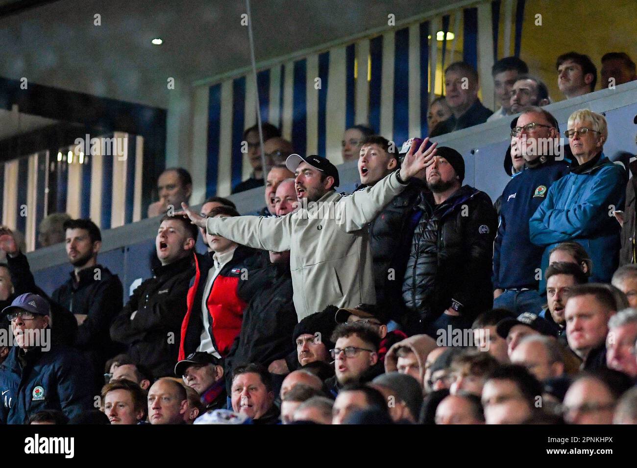 Fans de Blackburn pendant le match de championnat Sky Bet Blackburn Rovers vs Coventry City à Ewood Park, Blackburn, Royaume-Uni. 19th avril 2023. (Photo de Ben Roberts/News Images) à Blackburn, Royaume-Uni, le 4/19/2023. (Photo de Ben Roberts/News Images/Sipa USA) crédit: SIPA USA/Alay Live News Banque D'Images