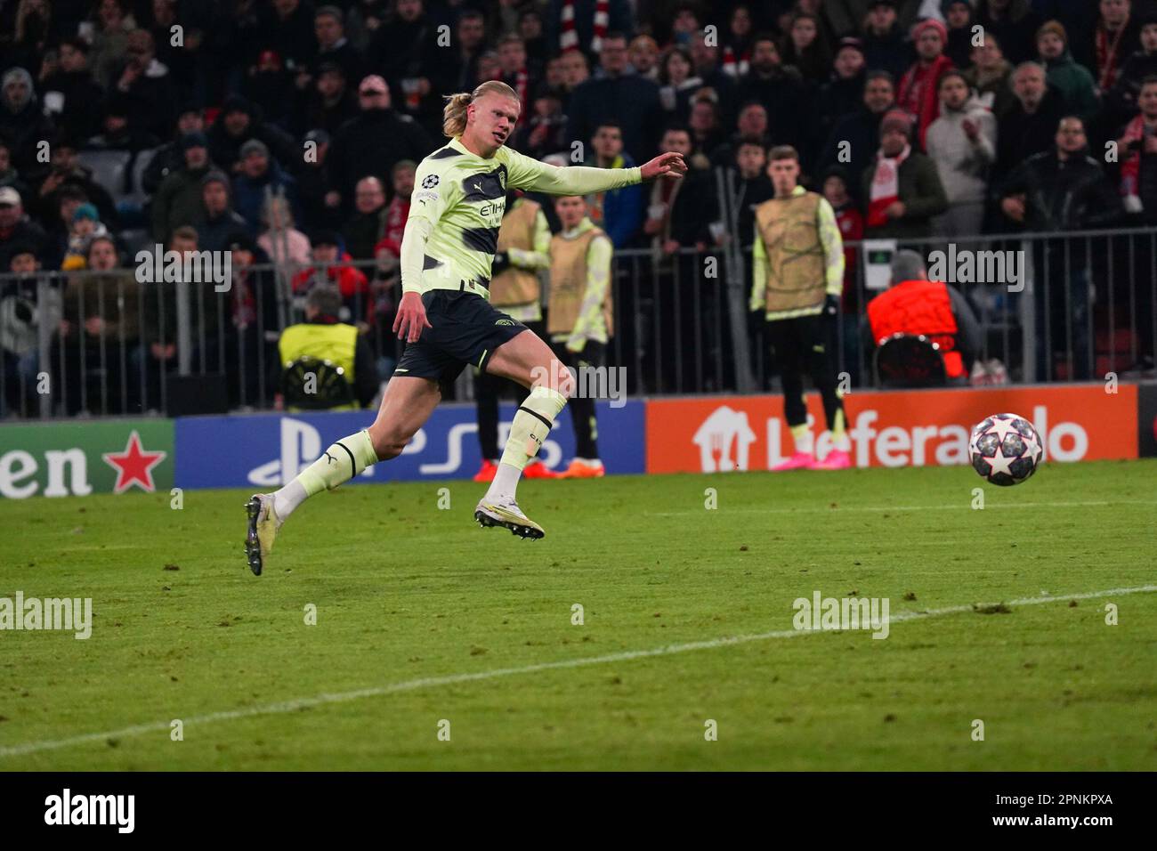 Munich, Bavière, Allemagne. 19th avril 2023. ERLING HAALAND en action lors du match quart de finale de la deuxième partie de la Ligue des champions de l'UEFA 2023 entre le FC Bayern Munich et Manchester City à l'Allianz Arena. (Credit image: © Alexandra Fechete/ZUMA Press Wire) USAGE ÉDITORIAL SEULEMENT! Non destiné À un usage commercial ! Banque D'Images