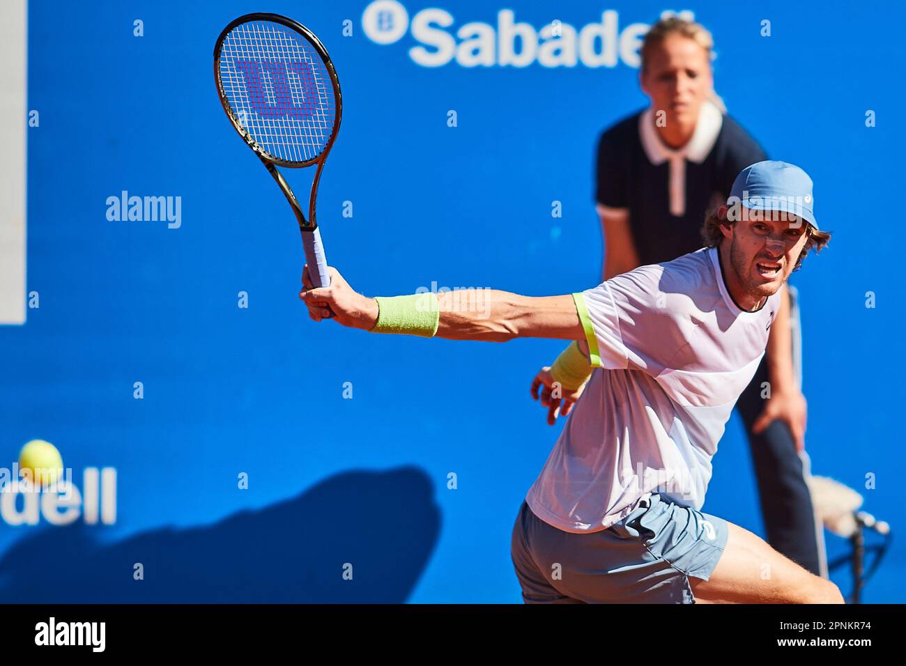 BARCELONE, ESPAGNE - AVRIL 19: .Nicolas Jarry du Chili pendant l'Open de Barcelone Banc Sabadell 70 Trofeo Conde Godo jeu contre Nicolas Jarry et Karen Jachanov au Real Club de Tenis Barcelone sur 19 avril 2023 à Barcelone, Espagne Banque D'Images