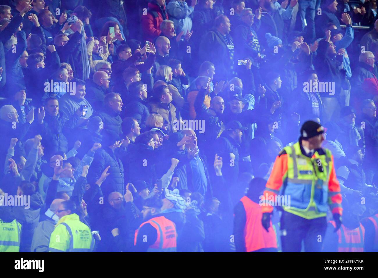 Les fans de Coventry lors du match de championnat Sky Bet Blackburn Rovers vs Coventry City à Ewood Park, Blackburn, Royaume-Uni, 19th avril 2023 (photo de Ben Roberts/News Images) Banque D'Images