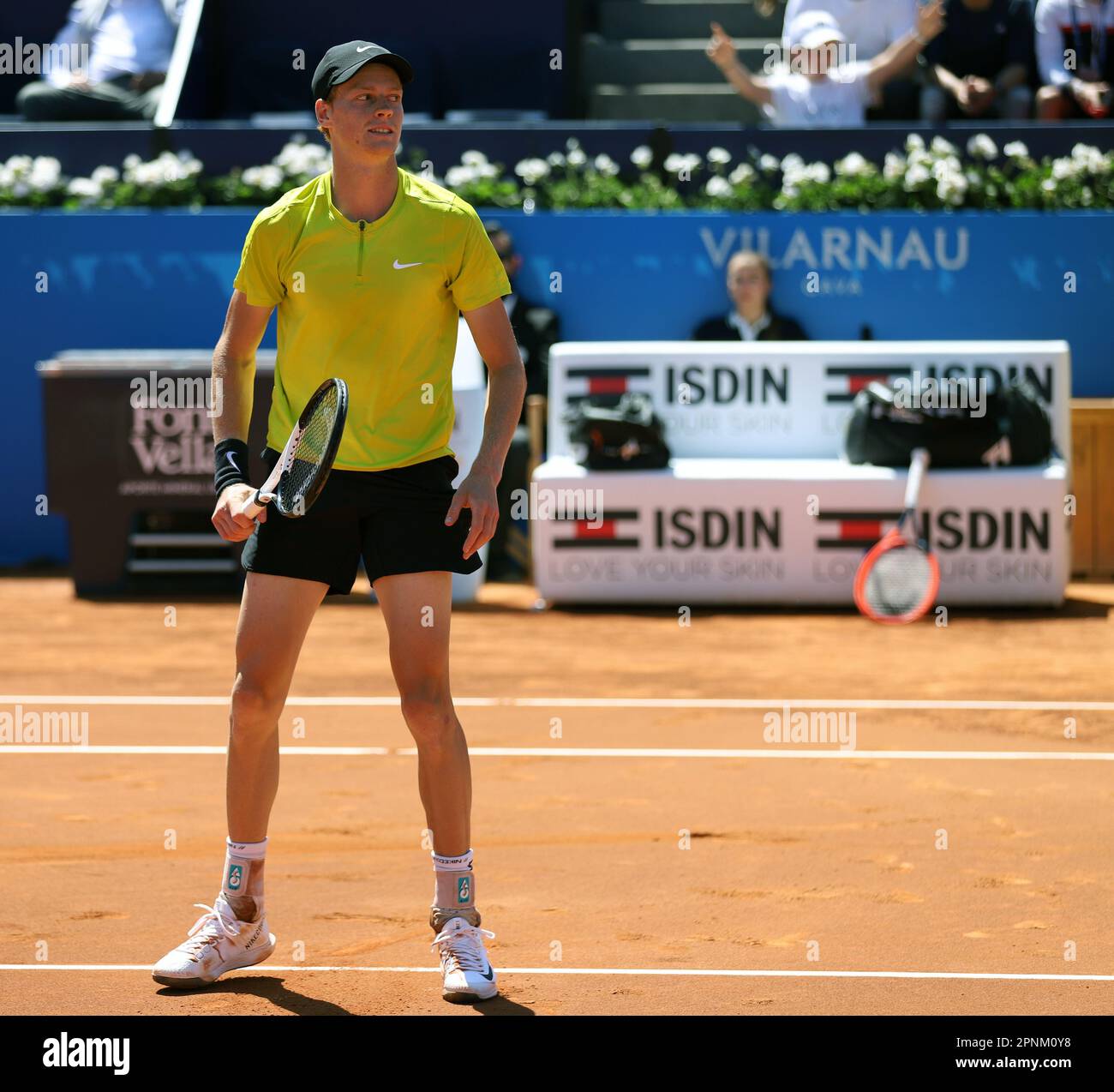 Sabadell, Barcelone, Espagne. 19th avril 2023. Barcelone Espagne 19.04.2023 Jannik sinner (Italie) gestes dans le match entre Jannik sinner (Italie) et Diego Schwartzman (Argentine) pendant le jour 3 de l'Open de Barcelone Banc Sabadell Godo le 19 avril 2023 à Barcelone. (Credit image: © Xavi Urgeles/ZUMA Press Wire) USAGE ÉDITORIAL SEULEMENT! Non destiné À un usage commercial ! Banque D'Images