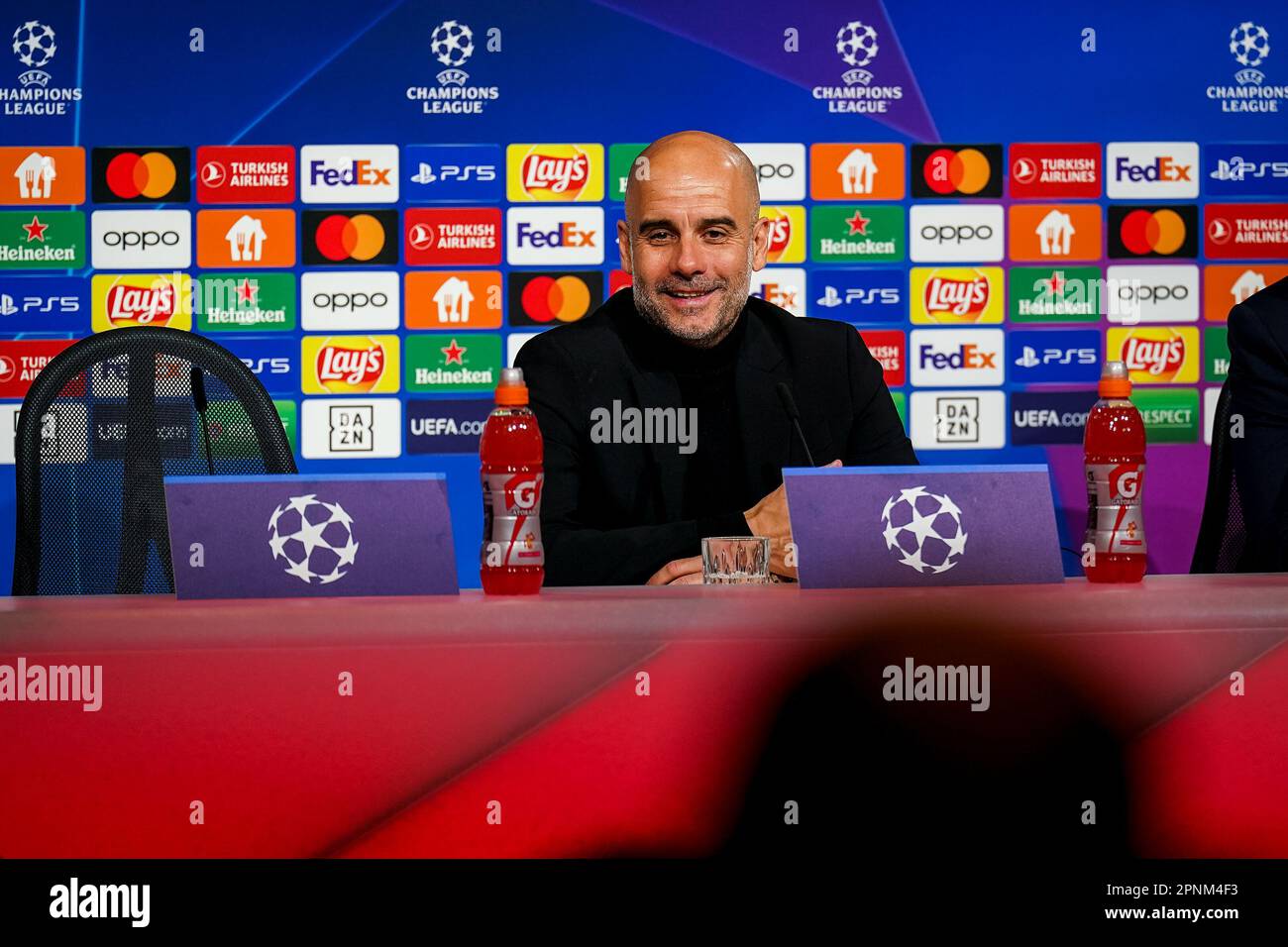 Munich, Allemagne. 19th avril 2023. MUNICH, ALLEMAGNE - AVRIL 19 : l'entraîneur PEP Guardiola de Manchester City assiste à une conférence de presse après le quart-finale de la Ligue des champions de l'UEFA deuxième jambe entre le FC Bayern Munchen et Manchester City à l'Allianz Arena on 19 avril 2023 à Munich, Allemagne (photo de René Nijhuis/Orange Pictures) crédit : Orange pics BV/Alay Live News Banque D'Images