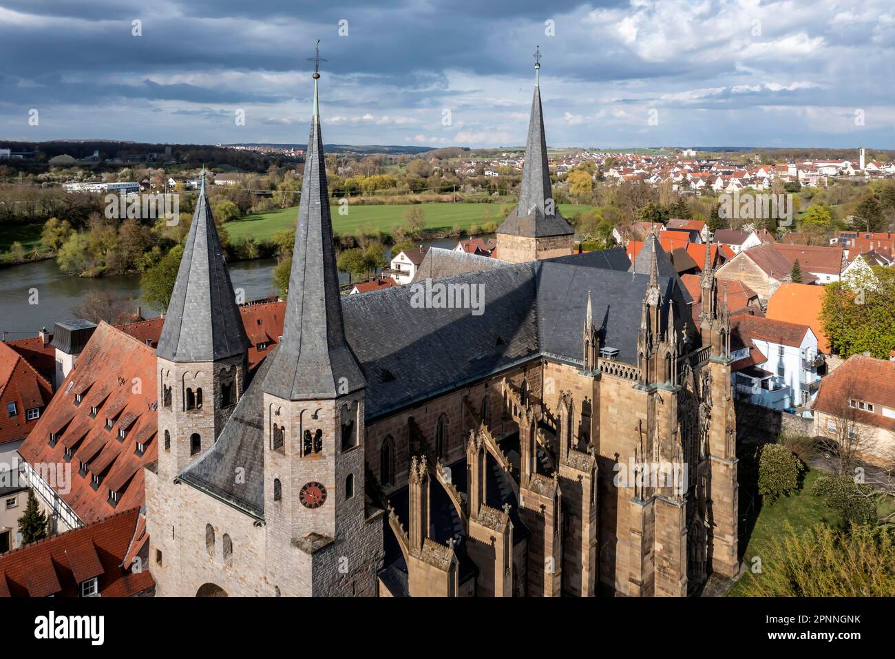 St. Peter's Collegiate Church, l'un des plus importants bâtiments gothiques d'Allemagne, vue extérieure, photo de drone, Bad Wimpfen Banque D'Images