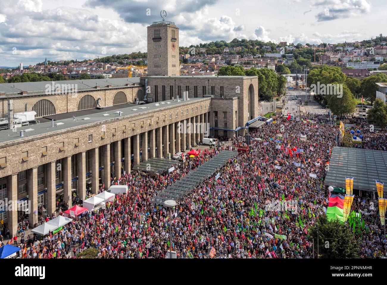 Grande manifestation contre le TTIP et le CETA, 30, 000 manifestation contre l'accord de libre-échange prévu à la gare centrale de Stuttgart en 2009 Banque D'Images