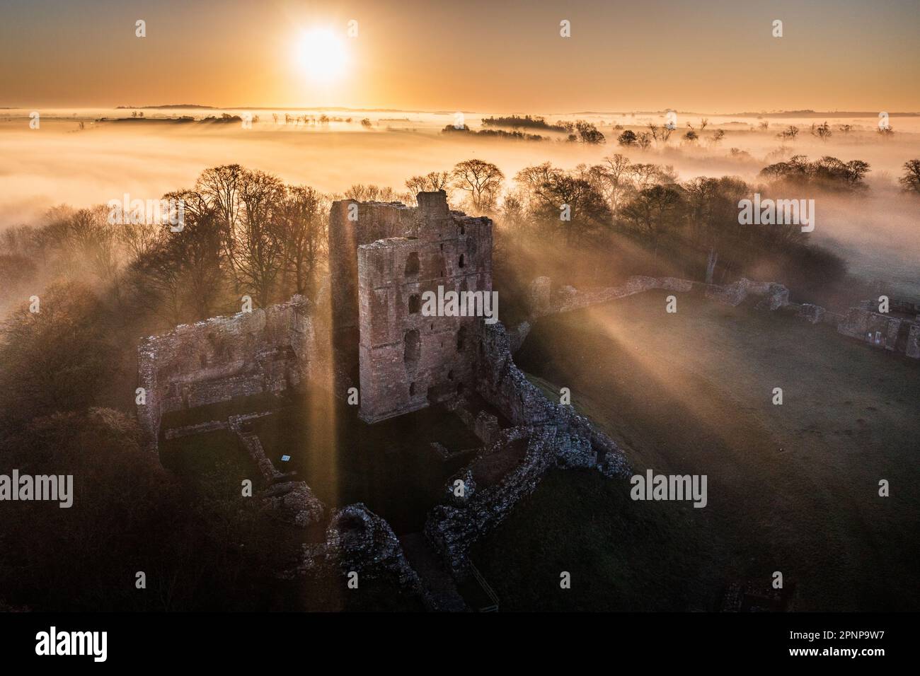 Château de Norham avec brume matinale Banque D'Images