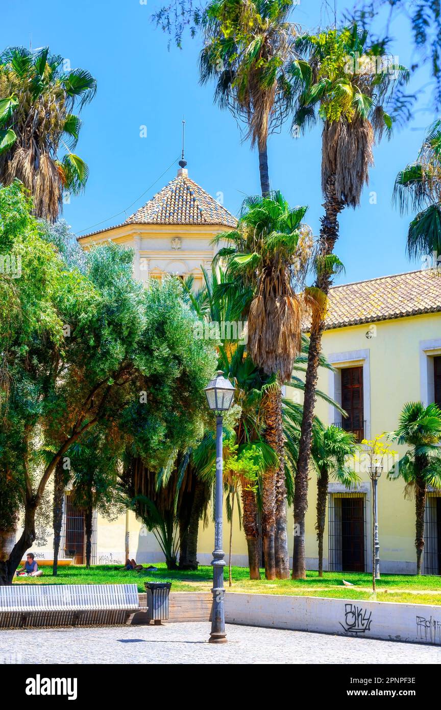 Valence, Espagne - 17 juillet 2023: Le jardin de l'ancien hôpital, une attraction touristique. Banque D'Images