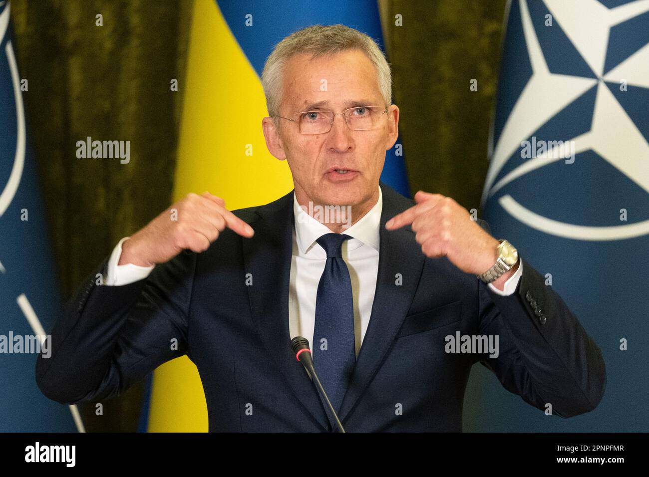 NATO Secretary General Jens Stoltenberg talks during joint press conference with Ukrainian President Volodymyr Zelenskyy in Kyiv, Ukraine, Thursday, April 20, 2023. (AP Photo/Efrem Lukatsky) Banque D'Images