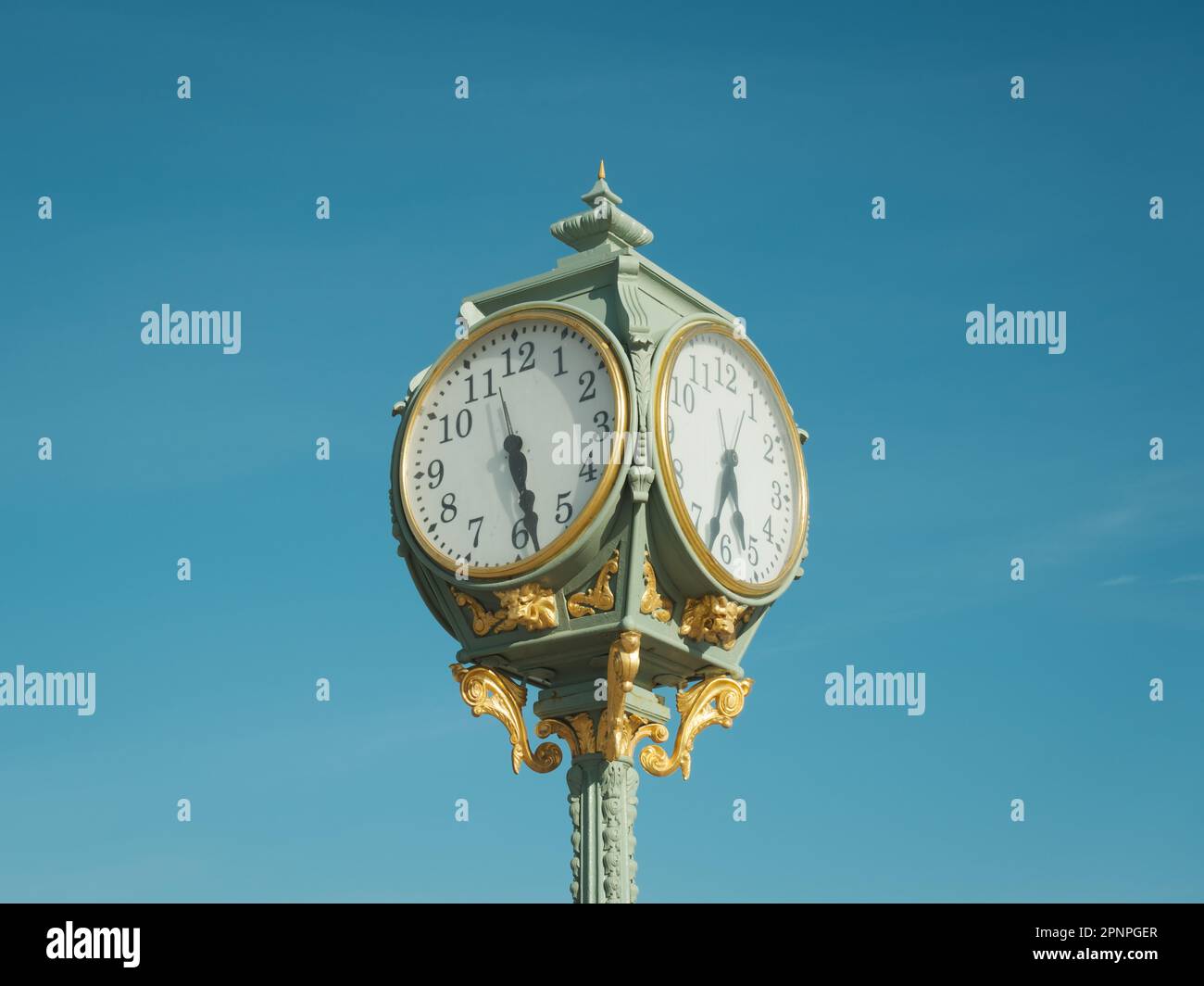 Clock wise Banque de photographies et d’images à haute résolution - Alamy