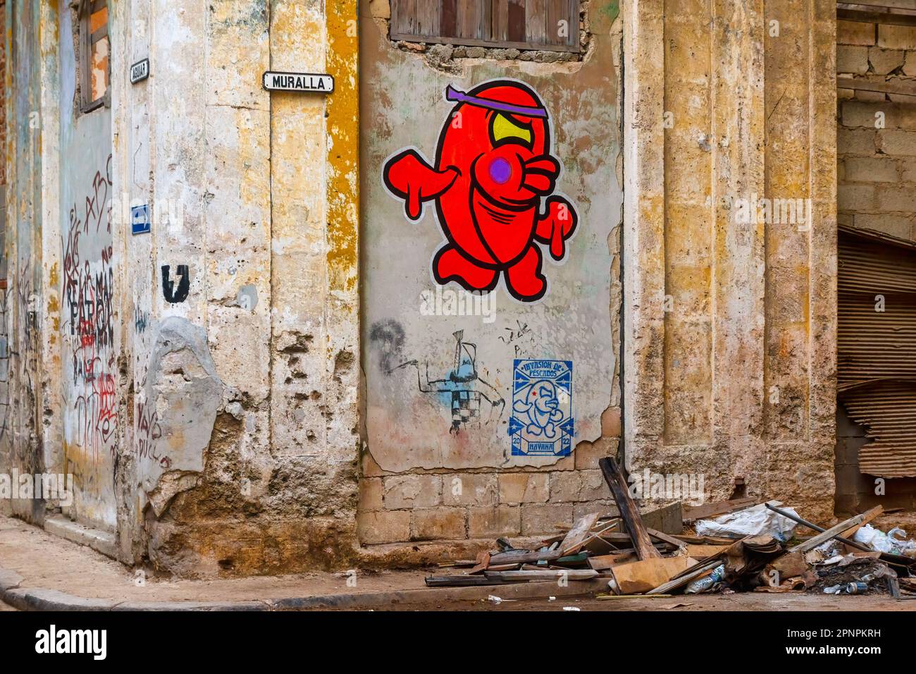 La Havane, Cuba - 12 avril 2023: Décharge à ordures dans un coin Banque D'Images