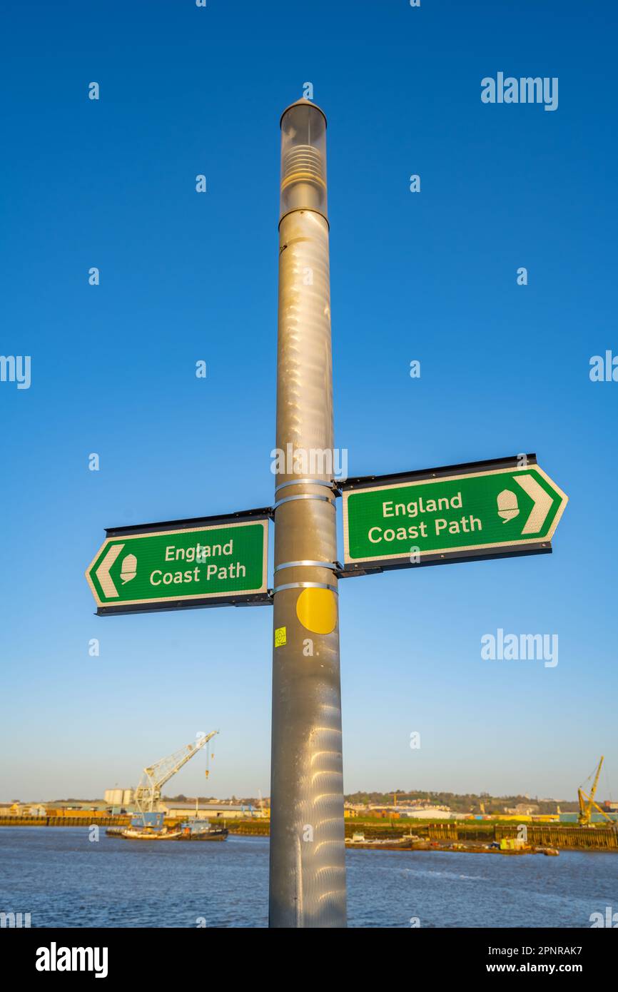 Direction du chemin de la côte d'Angleterre sur le poteau à Strood Kent Banque D'Images