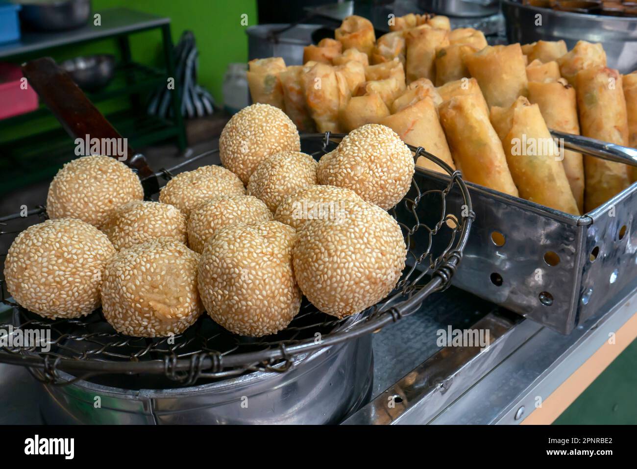 Onde-onde, jajan pasar, cuisine traditionnelle indonésienne de rue, peu profonde Banque D'Images