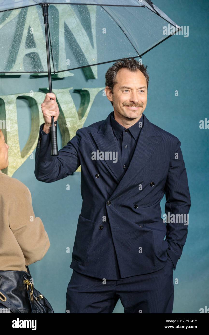 Londres, Royaume-Uni. 20th avril 2023. Jude Law arrive à la première mondiale de Disney + film original, "Peter Pan & Wendy". Photo par Amanda Rose/Alamy Live News Banque D'Images