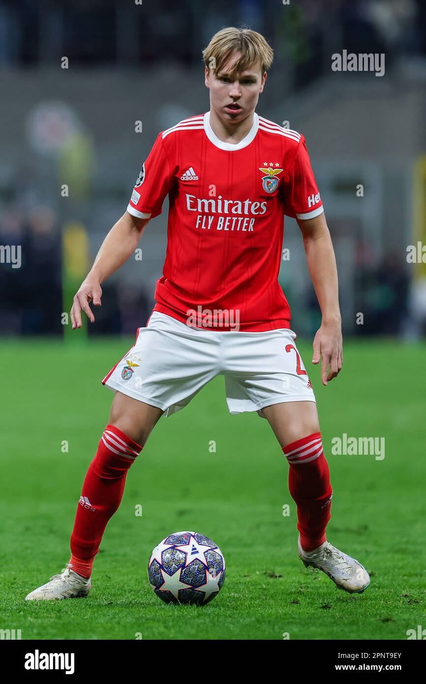Andreas Schjelderup de SL Benfica en action lors de la Ligue des champions de l'UEFA 2022/23 quart-finale - match de football à 2nd jambes entre le FC Internazionale Banque D'Images