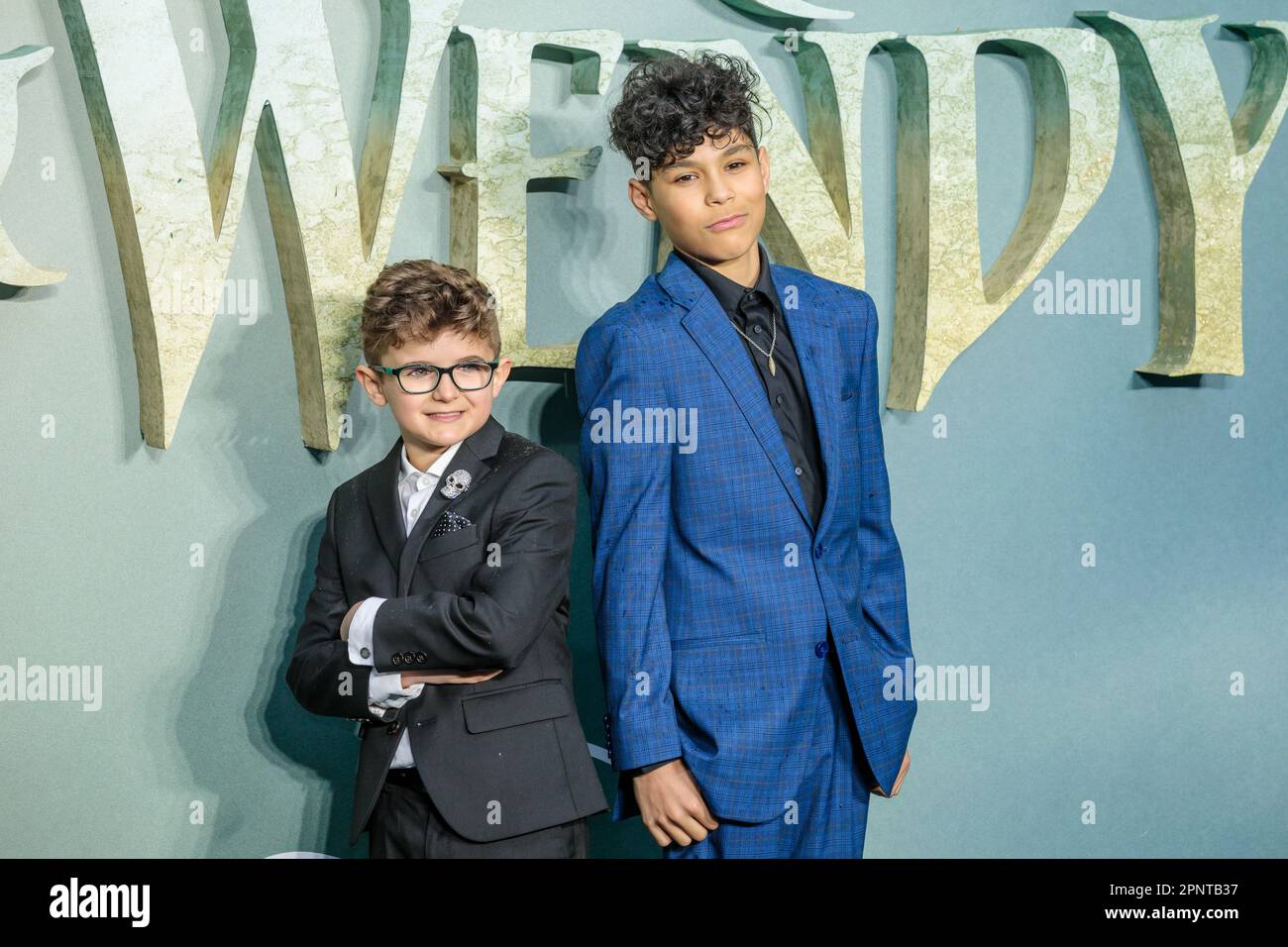 Londres, Royaume-Uni. 20th avril 2023. Sebastian Billingsley-Rodriguez et Felix de Sousa arrivent pour la première mondiale de Disney + film original, "Peter Pan & Wendy". Photo par Amanda Rose/Alamy Live News Banque D'Images