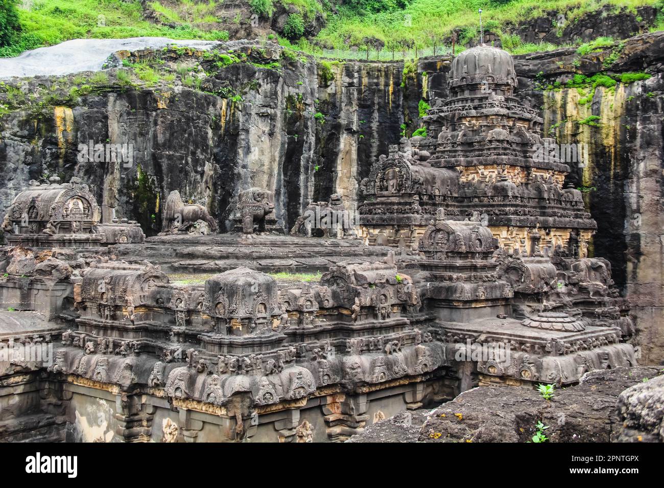 Sculptures abstraites bouddhistes taillées dans la roche dans les grottes d'Ajanta, en Inde Banque D'Images