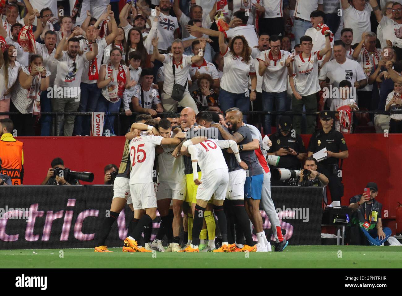 Séville, Espagne. 20th avril 2023. Stade Ramon Sanchez Pizjuan, Séville, Espagne, 20 avril 2023, Les joueurs de Séville célèbrent leur troisième but pendant Sevilla FC vs Manchester United - football Europa League Match Credit: Live Media Publishing Group/Alay Live News Banque D'Images