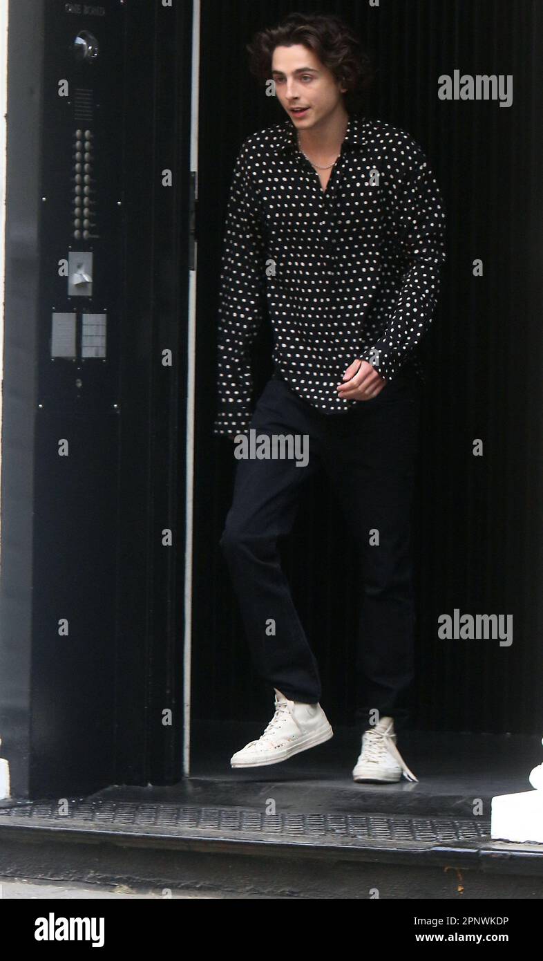 19 avril. 2023 Timothée Chalamet tournage sur place pour Chanel commerical à New York. 19 avril-, 2023 crédit : RW/MediaPunch Banque D'Images