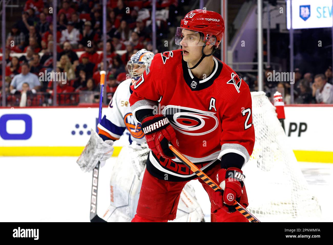 Carolina Hurricanes' Sebastian Aho (20) waits for the puck against the New York Islanders during the second period of Game 1 of an NHL hockey Stanley Cup first-round playoff series in Raleigh, N.C., Monday, April 17, 2023. (AP Photo/Karl B DeBlaker) Banque D'Images
