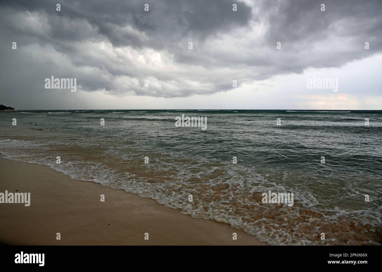 Soirée nuageux sur Playa del Carmen, Mexique Banque D'Images