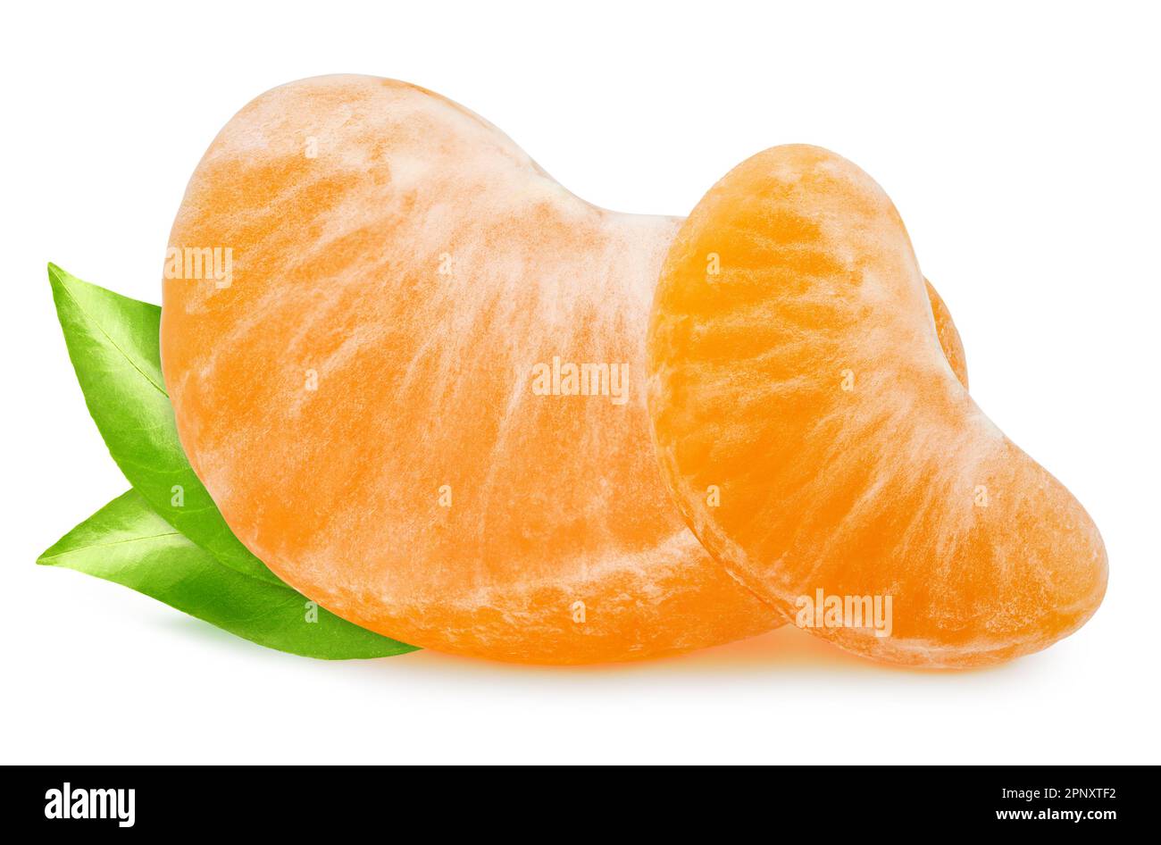 Mandarine ou mandarine isolée. Tranches d'agrumes isolées sur fond blanc. Mandarine, mandarine, clémentine. Masque Banque D'Images