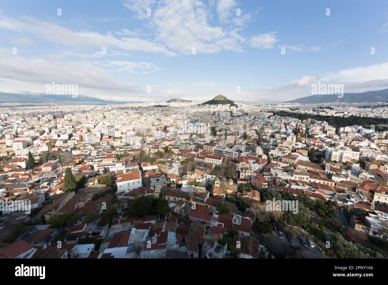 Grèce, Athènes, vue sur Athènes vers la colline de l'aréopage Lykavittos rock. Banque D'Images
