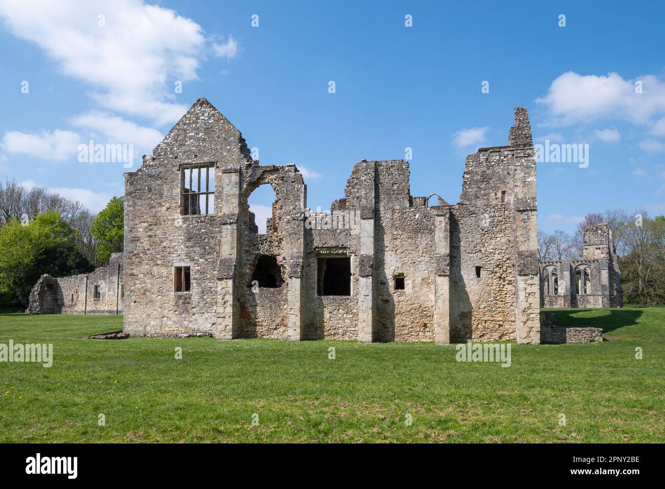 Abbaye de Netley, Hampshire, Angleterre, Royaume-Uni, vue sur le site historique en avril ou au printemps lors d'une journée ensoleillée avec un ciel bleu Banque D'Images