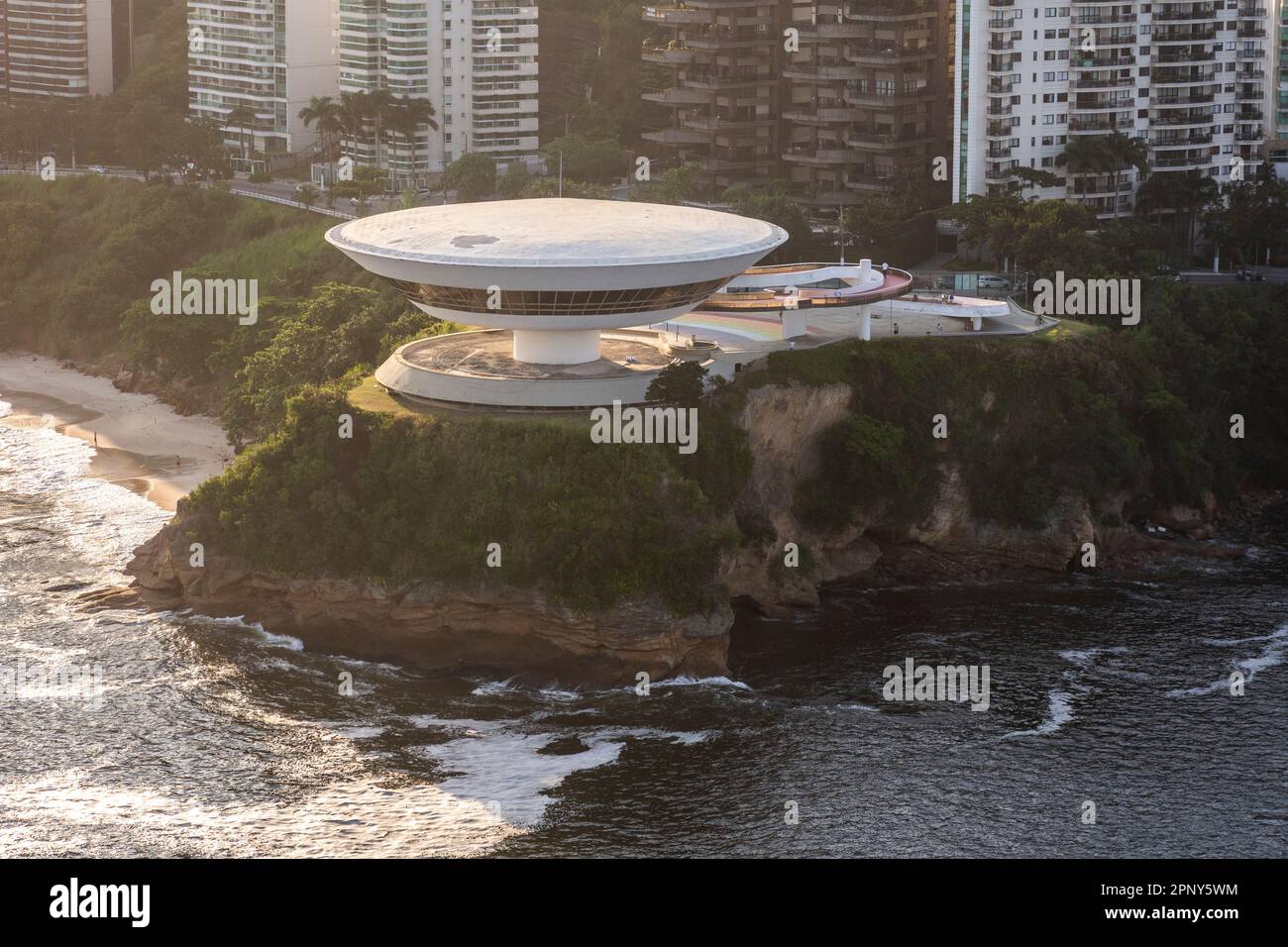 Belle vue aérienne sur l'océan et MAC (Musée d'art contemporain) Banque D'Images