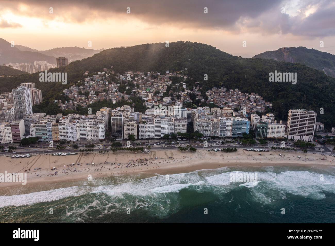 Belle vue aérienne sur les bâtiments de la ville à Copacabana Beach Banque D'Images