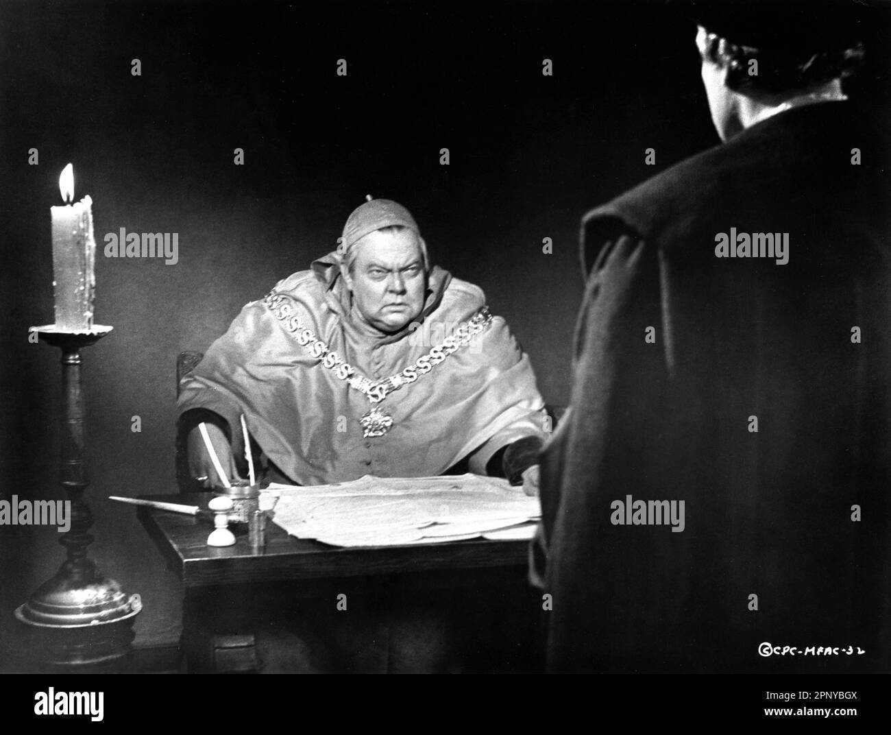 ORSON WELLES comme Cardinal Wolsey et PAUL SCOFIELD comme Sir Thomas More dans Un HOMME POUR TOUTES LES SAISONS 1966 réalisateur FRED ZINNEMANN jouer / scénario Robert Bolt musique Georges Delerue Highland films / Columbia Pictures Banque D'Images