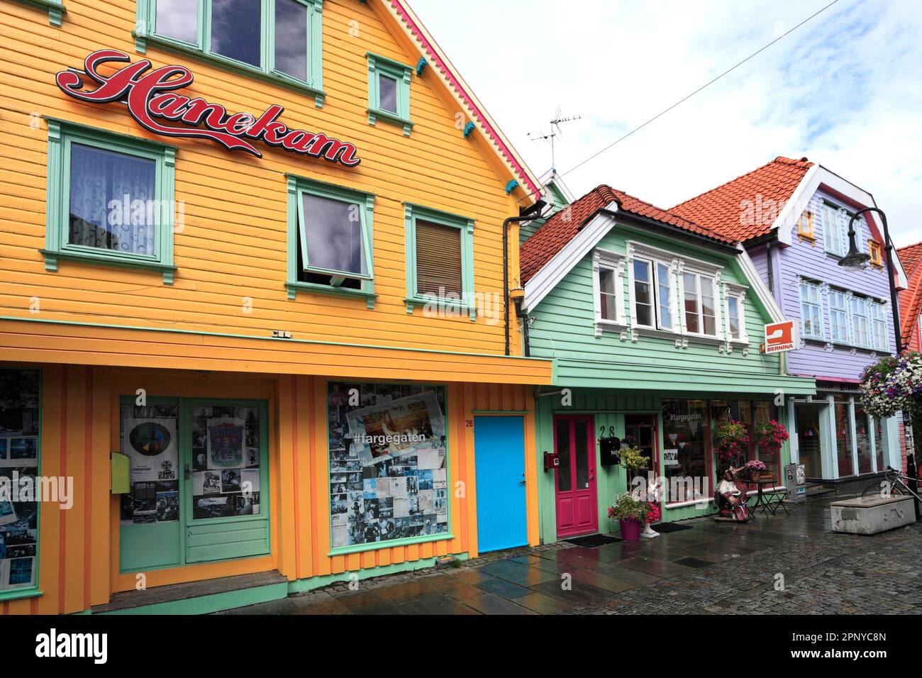 Vue d'été de cafés et boutiques, Stavanger, Fjords Ouest, Norvège, Scandinavie, l'Europe. Banque D'Images