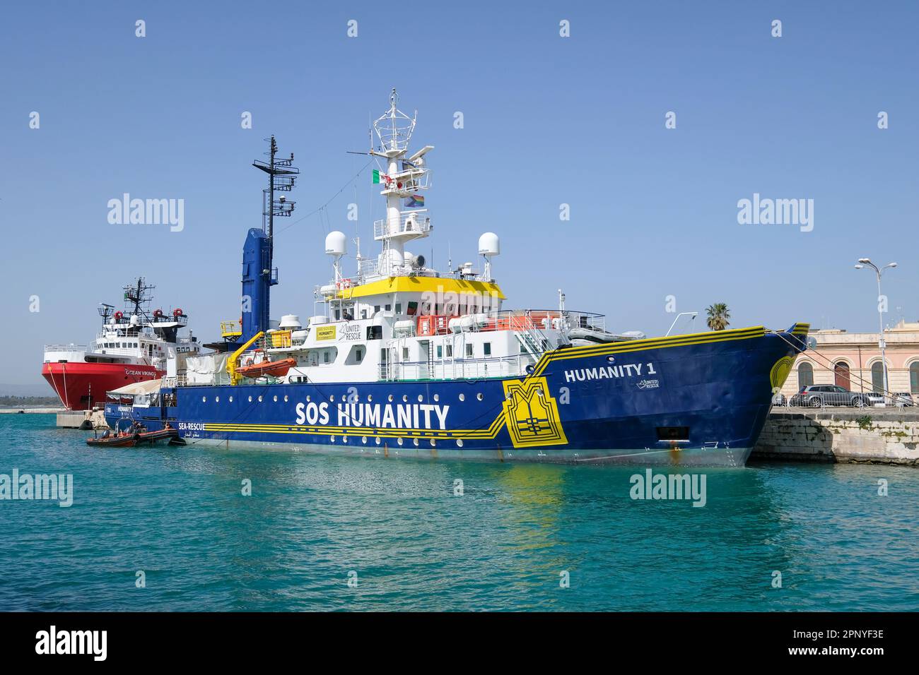 Le navire de secours SOS humanité amarré à Syracuse, Sicile, Italie, SOS humanité de recherche et de sauvetage Banque D'Images