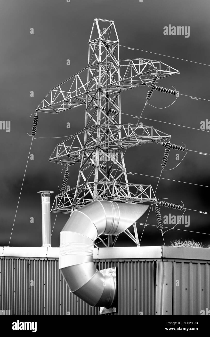 J'aime les pylônes d'électricité; je trouve leurs formes abstraites et gantantes sans fin fascinantes. Ils sont très omniprésents dans les zones agricoles rurales de l'Oxfordshire, Banque D'Images