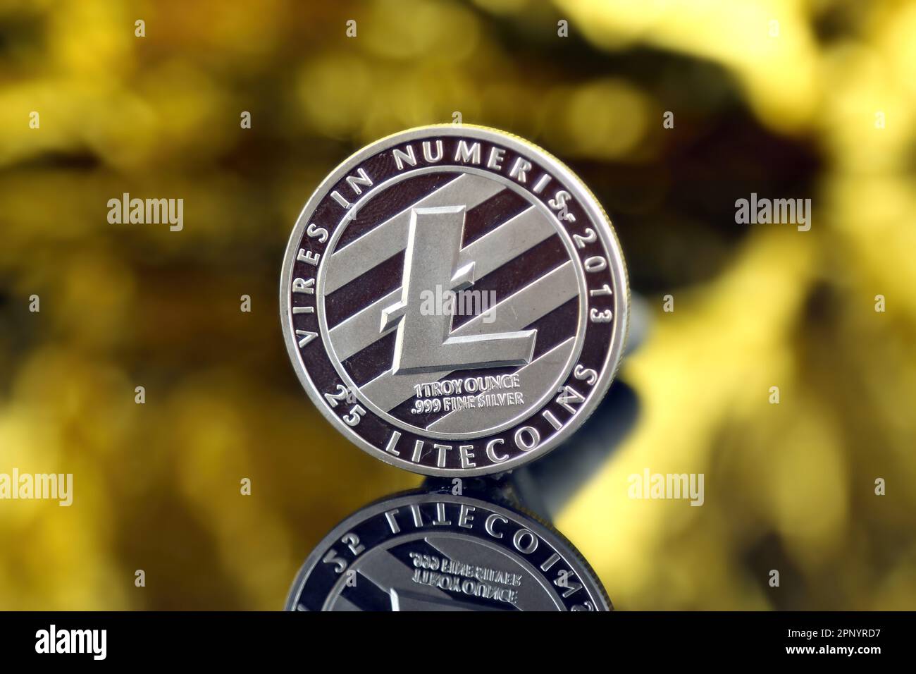 Version physique de Litecoin, nouvelle monnaie virtuelle. Image conceptuelle pour la crypto-monnaie mondiale et le système de paiement numérique appelé le premier décentraliz Banque D'Images