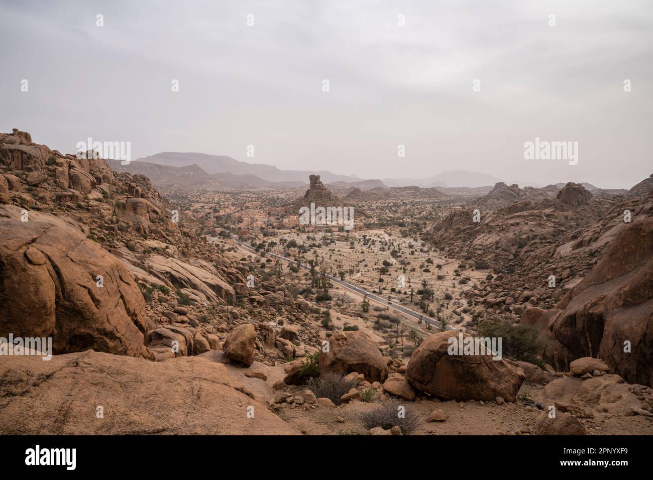 Vallée du désert dans les environs de Tafraoute. Banque D'Images