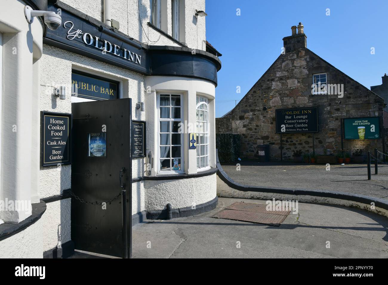 Edinburgh, Écosse, Royaume-Uni, 21 avril 2023. Vues générales sur le Ye Olde Inn, main Street, Davidson mains. credit sst/alamy nouvelles en direct Banque D'Images