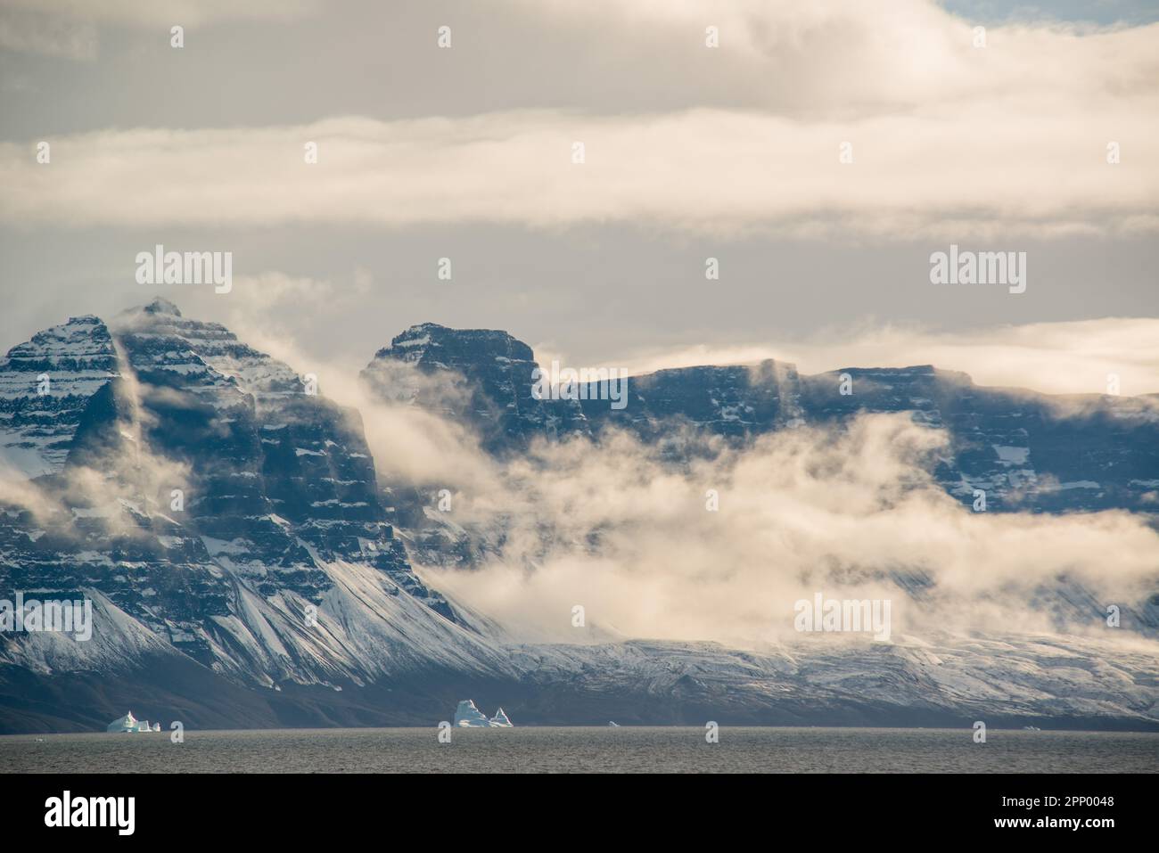 Couches de flood basalte sur le Volquart Boons Kyst. Banque D'Images