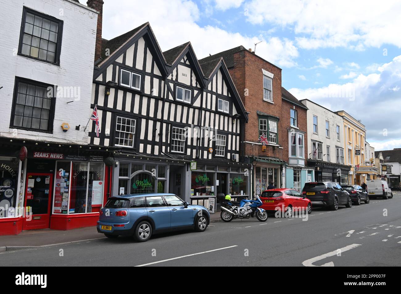 Faites les magasins dans la ville de Upton dans le Worcestershire sur Severn Banque D'Images