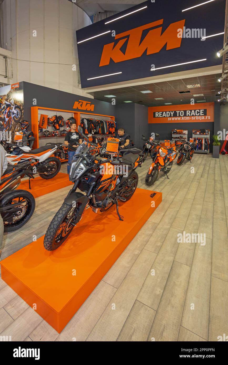Belgrade, Serbie - 22 mars 2023: KTM motos de sport autrichiennes prêt à  courir stand à l'événement International moto passion Show Photo Stock -  Alamy