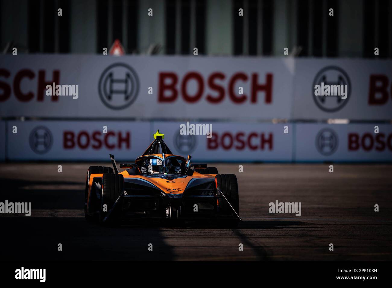 4/21/2023 - Jake Hughes, NEOM McLaren Formula E Team, e-4ORCE 04 pendant la Formule E Round 7 - Berlin E-Prix in, . (Photo de Simon Galloway/Motorsport Images/Sipa USA) crédit: SIPA USA/Alay Live News Banque D'Images