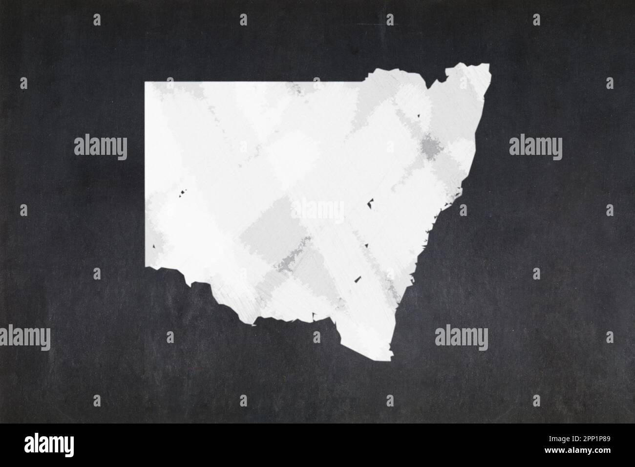 Tableau noir avec une carte de l'État de Nouvelle-Galles du Sud (Australie) dessinée au milieu. Banque D'Images