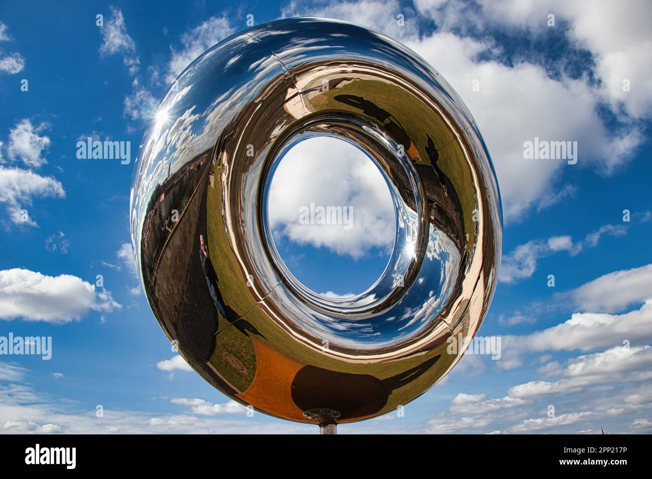 Sculptures extérieures de Lukas Rais au jardin de Bastion appelé forme de matière légère et vous. Banque D'Images Sculptures extérieures de Lukas Rais au jardin de Bastion appelé forme de matière légère et vous. Banque D'Images
