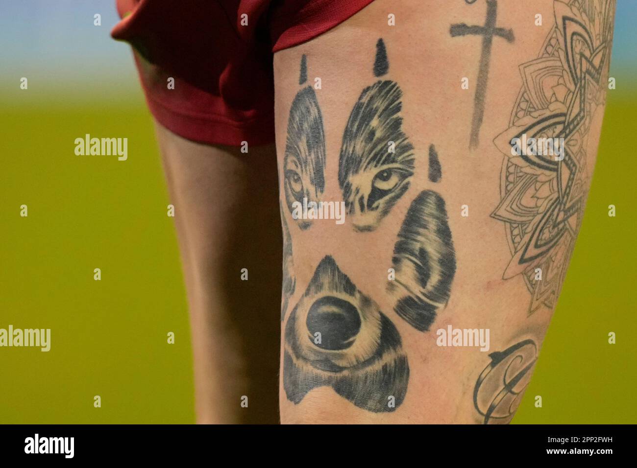 Un tatouage sur la jambe de Josh Charnley #5 de Leigh Leopards lors du match de la Super League Round 10 de Betfred Leigh Leopards vs Leeds Rhinos au Leigh Sports Village, Leigh, Royaume-Uni, 21st avril 2023 (photo de Steve Flynn/News Images) Banque D'Images