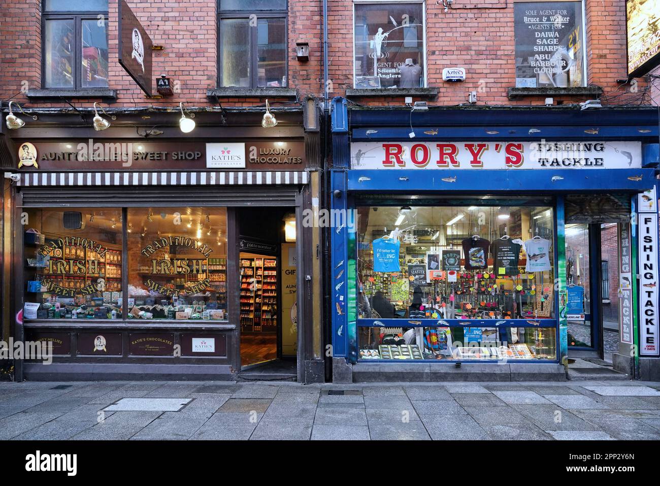 Magasins de détail indépendants à l'ancienne Banque D'Images
