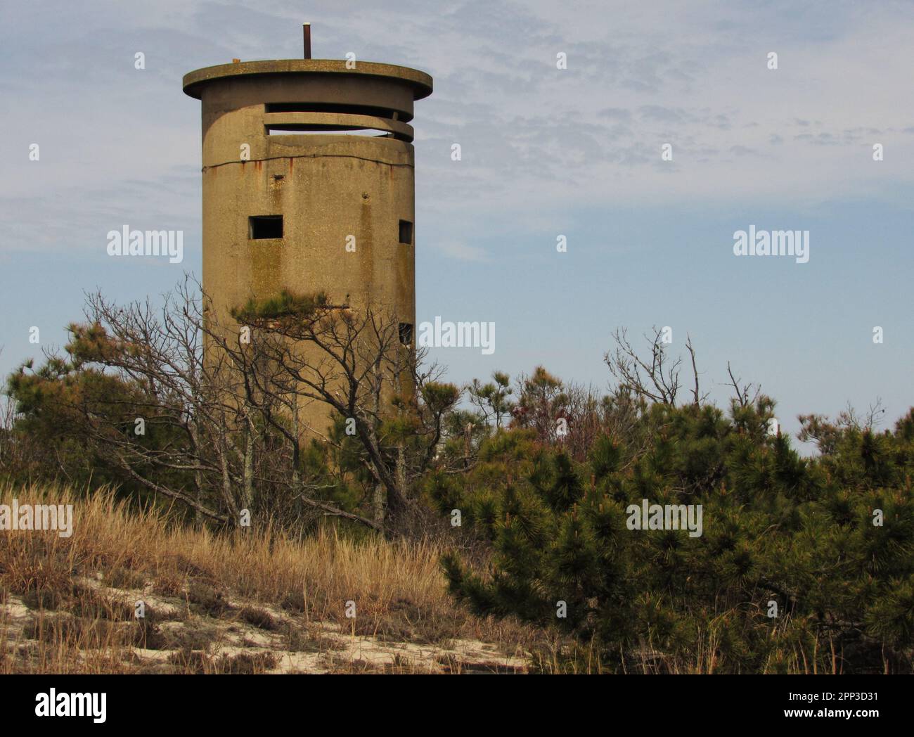 La tour de contrôle des incendies n° 1 à Fenwick Island, Delaware, une des 11 tours d'observation de l'Armée de terre de la Seconde Guerre mondiale le long de la côte du Delaware. Banque D'Images