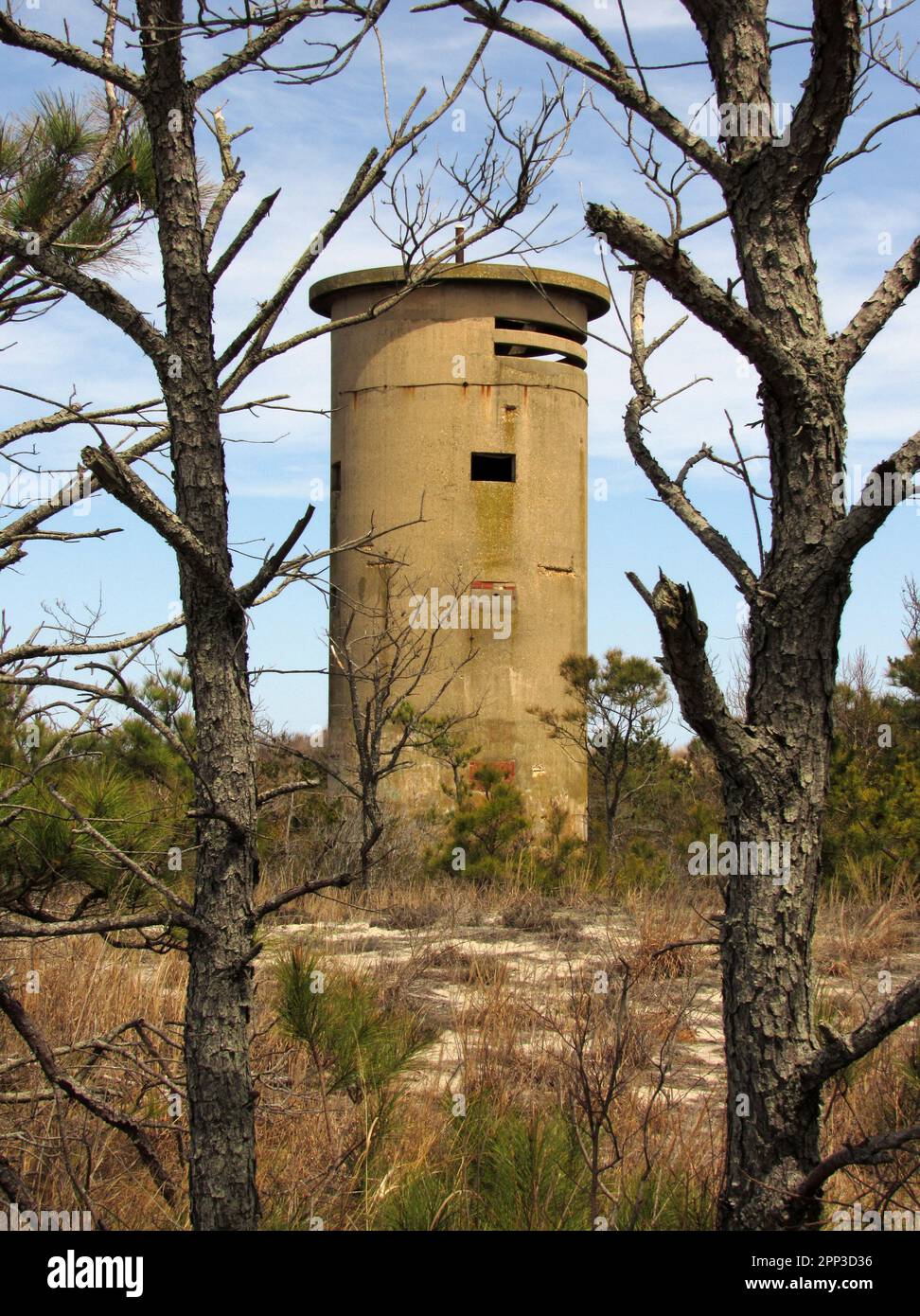 La tour de contrôle des incendies n° 1 à Fenwick Island, Delaware, une des 11 tours d'observation de l'Armée de terre de la Seconde Guerre mondiale le long de la côte du Delaware. Banque D'Images