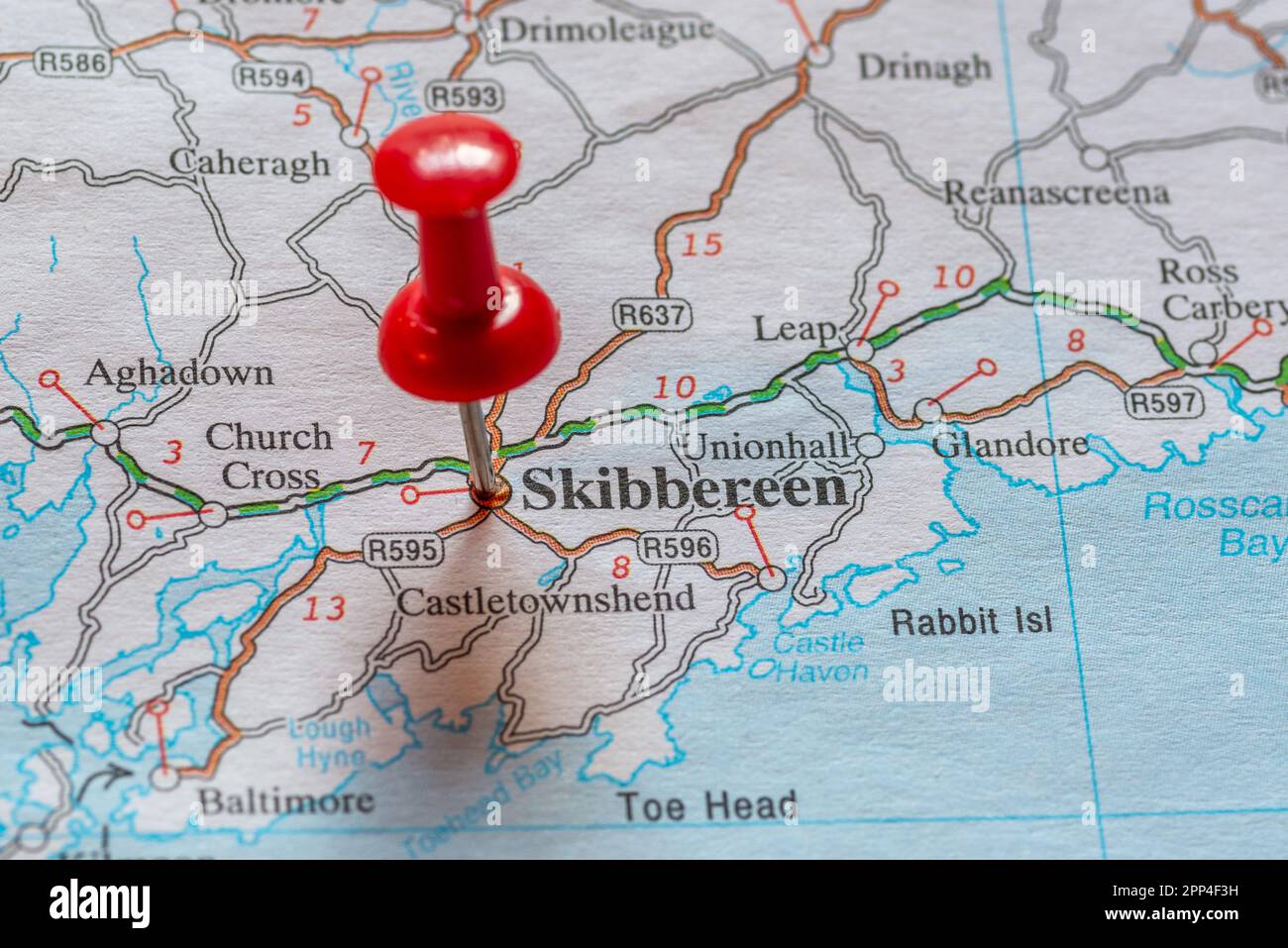 PIN dans la carte marquant Skibbereen, Irlande. Banque D'Images