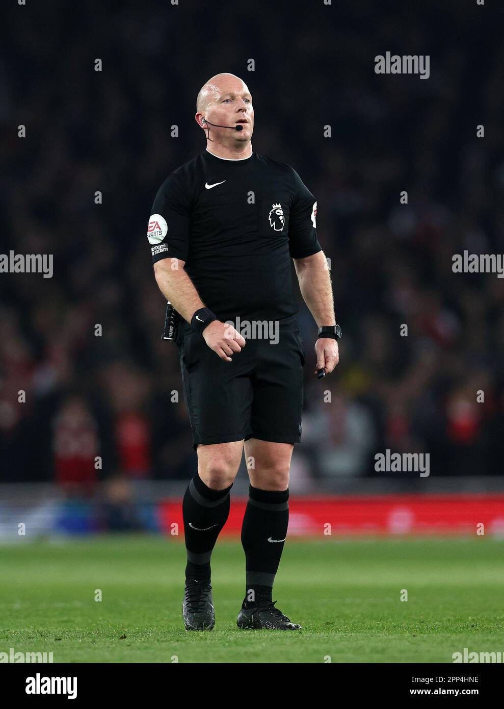 Londres, Royaume-Uni. 21st avril 2023. Arbitre Simon Hooper lors du match de la Premier League au stade Emirates, Londres. Le crédit photo devrait se lire: David Klein/Sportimage crédit: Sportimage Ltd/Alay Live News Banque D'Images