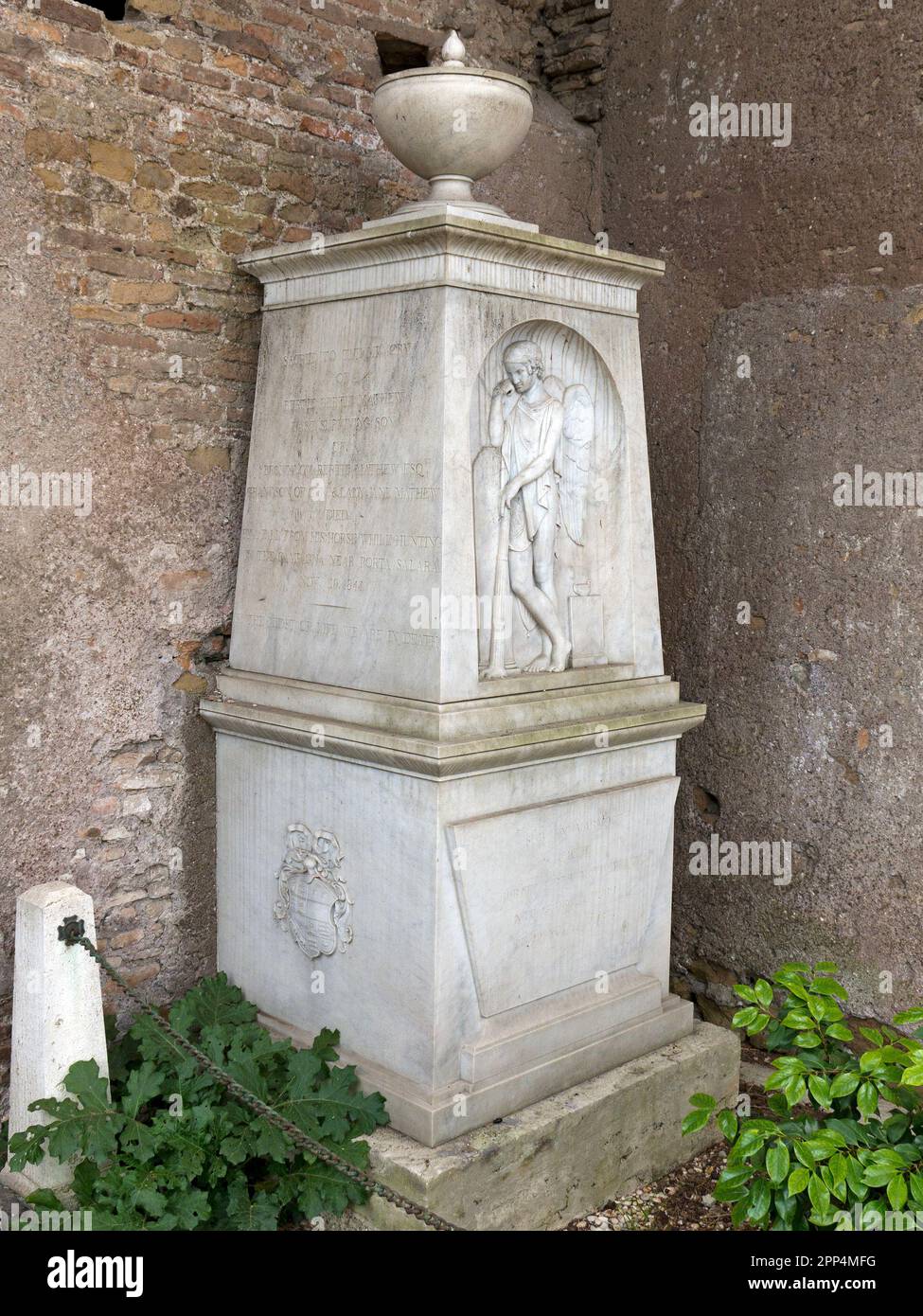 Tombeau de Bertie Bertie Mathew (1811 - 1844), mort par une chute de son cheval pendant la chasse, cimetière non-catholique dans le quartier de Testaccio, Rome, Italie Banque D'Images